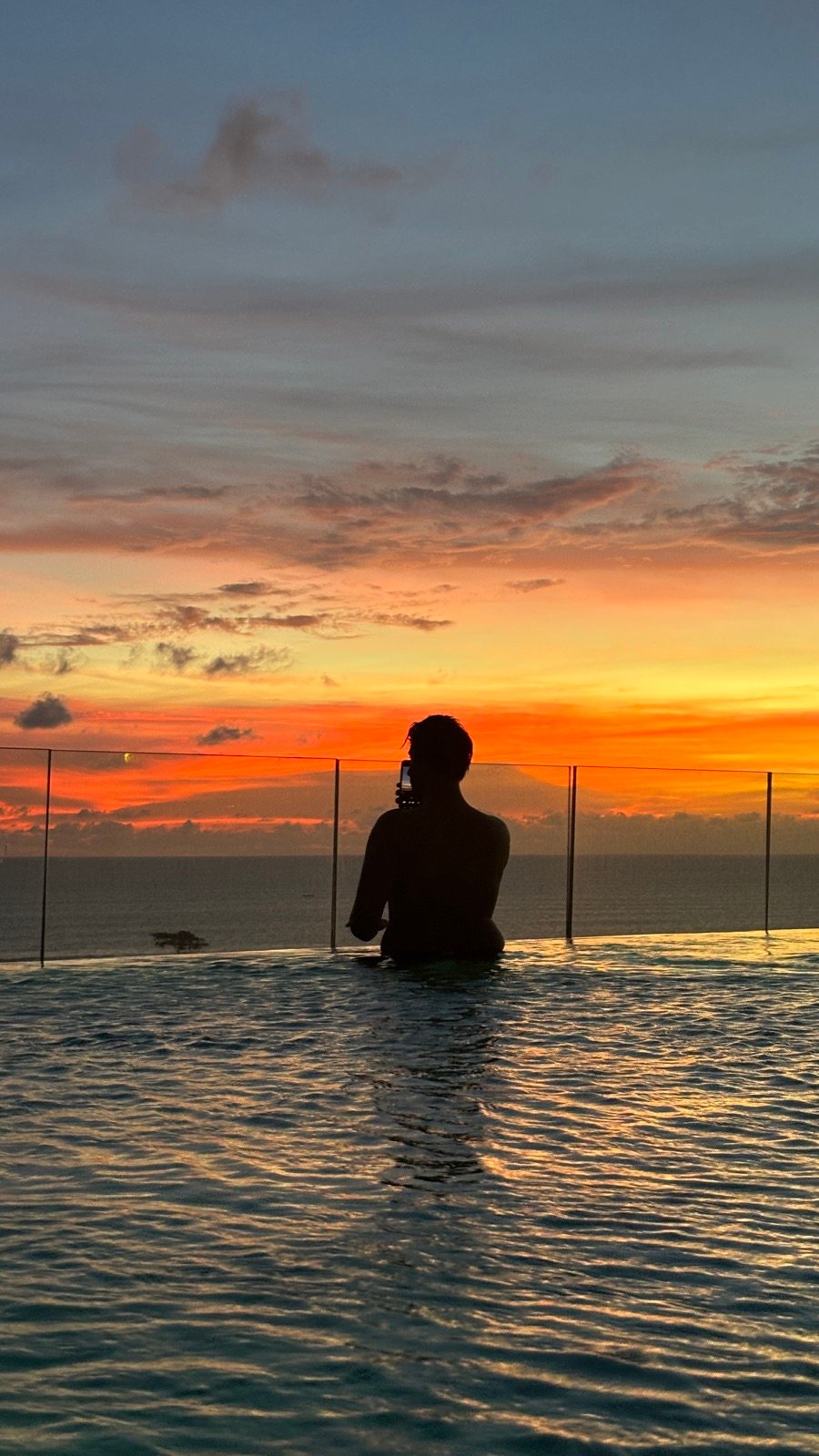 Infinity pool at Holiday Inn Resort Bali Canggu overlooking the ocean at sunset