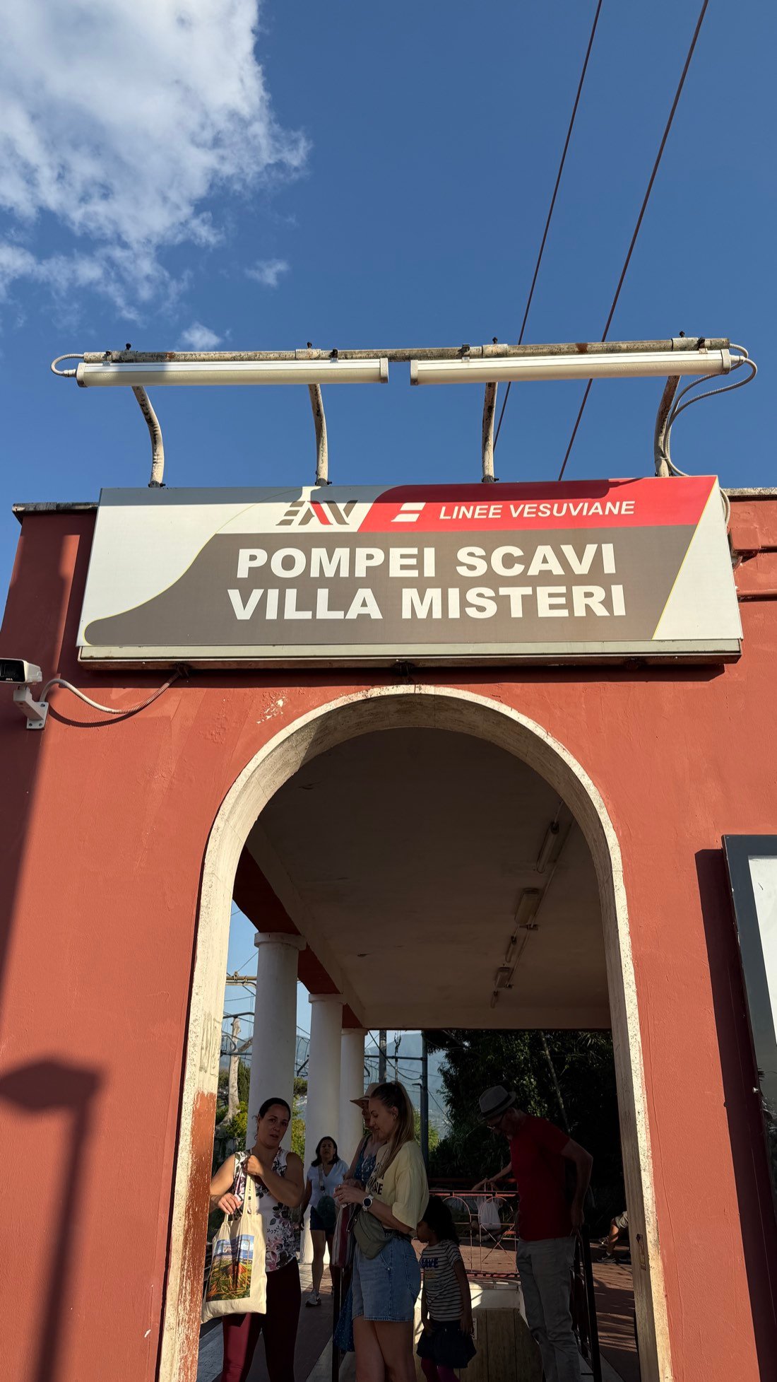The Pompeii train station