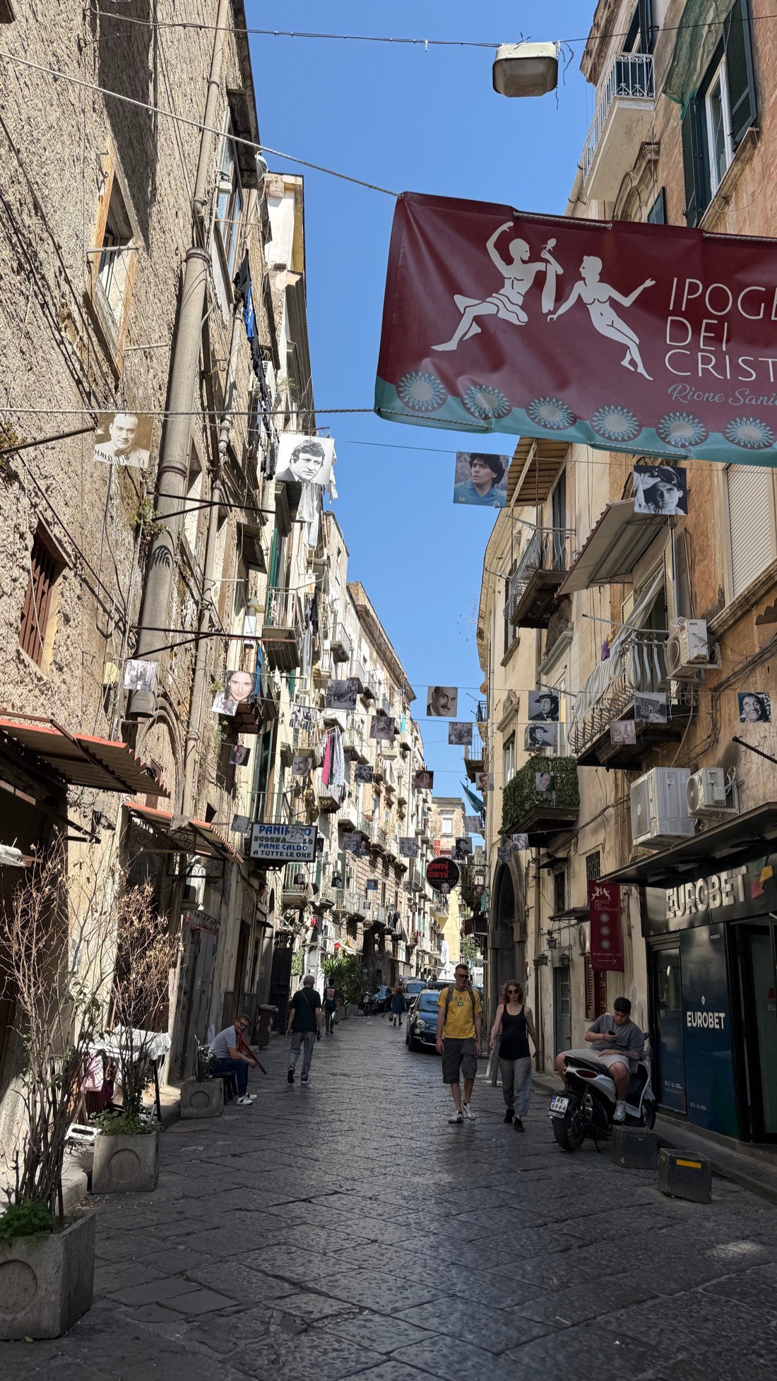 The narrow streets of Quartieri Spagnoli in Naples