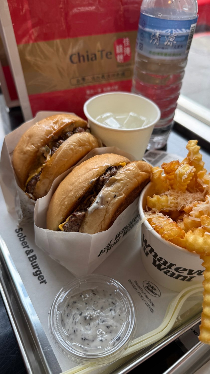 Burger at Sober and Burger in Xinyi, Taipei