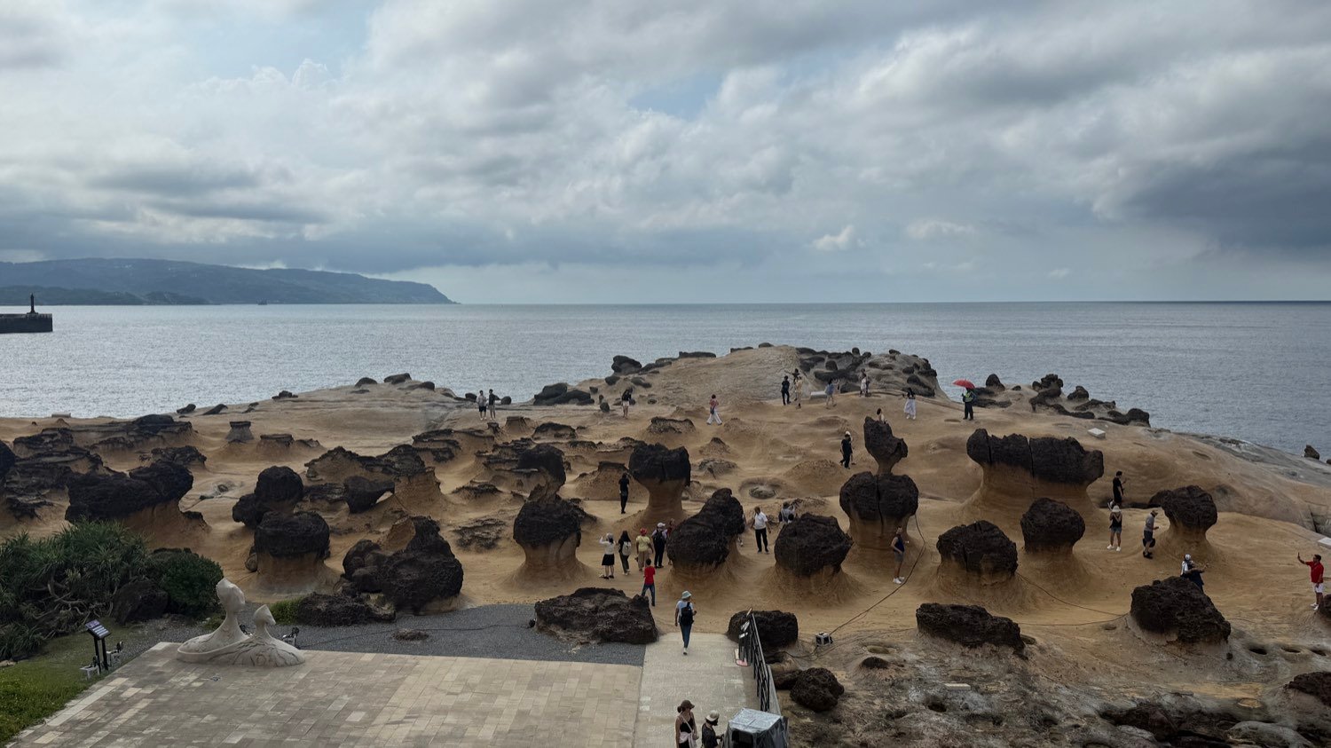 Wind-eroded rock formations at Yehliu Geopark